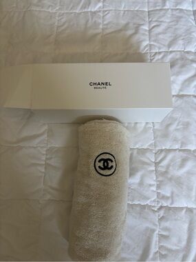 CHANEL beige towel with black CC logo